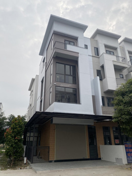 Bán shophouse căn góc Centa Diamond - KĐT VSIP giá 5,xxtỷ dt 93m2 rẻ ngang các căn thường cùng dãy