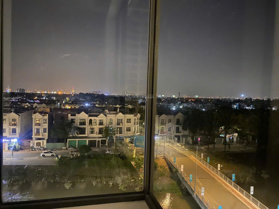 Cho thuê căn 3PN, 3WC, tặng 15 triệu PQL view đỉnh nóc, ko máy lạnh 10tr, có máy lạnh, rèm 11triệu