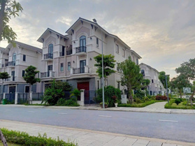 Bán Nhà Biệt Thự 216m2 tại Centa City, Đường Hữu Nghị, 14,543 tỷ VND view công viên