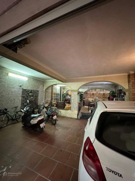 Biệt thự sân vườn phố Đội Cấn - Ngọc Hà, Ba Đình. DT 120m2x5T, MT 6m, ô tô vào nhà, view hồ, lô góc