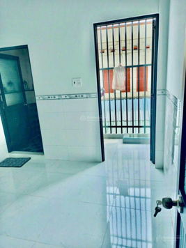 Cho thuê nhà ngay chợ Tân Phong 1 trệt 1 lầu 2PN ngõ ô tô, giá 4.5tr/tháng