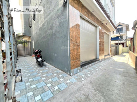 Nhà xây mới 3 tầng sân cổng riêng tại chợ Hoa Lũng Bắc 2,35 tỷ. LH 0901 577 599