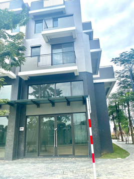 Bán lô góc 3 mặt tiền nhà phố vườn The Garden Eco Central Park - 108m2 - giá 8 tỷ