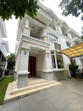 Cho thuê BT 4PN, tại Đ. 17, P Tân Phú, Q7, TP. HCM, giá cực chất 75 triệu