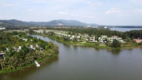 Villa 500m2, 6 phòng ngủ đẳng cấp tại Flamingo Đại Lải + 400m2 sân vườn, view hồ , full tiện ích