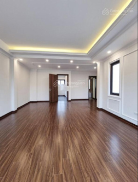 Cho thuê gấp nhà phân lô khu vực phố Liễu Giai. 60m2 x 7T, mỗi tầng chia 2 phòng. Giá thuê 25tr/th