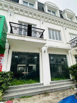 Bán nhà 4 tầng kinh doanh siêu đẹp mặt đường Cây Xanh cách Nguyễn Văn Cừ 50m