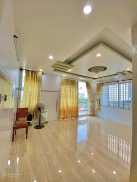 Nhà lầu mặt tiền 1trệt 2tầng + 1 gara. Mặt tiền đường Hoàng Hoa Thám, Phường 3, Mỹ Tho, Tiền Giang