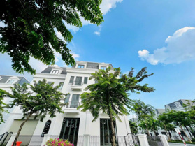 Bán biệt thự nhà vườn Mễ Trì Thượng: 220m2, 4 tầng sân vườn hoàn thiện đẹp, giá 33 tỷ sang tên