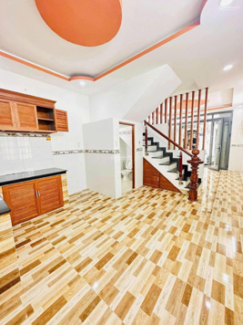 Nhà nguyên căn hẻm Nguyễn Suý gần chợ Tân Hương, 1trệt 1 lầu, 4x10m, 2PN 2WC, nhà mới. 8tr/th