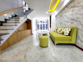 Bán nhà mới 6,8 tỷ 6,8 m 2 . Hiệp bình Phước thủ Đức 5 tầng 4 phòng ngủ xe hơi vào nhà .