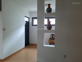 Cho thuê nguyên căn 1 trệt 2 lầu 4PN 3WC DT 180m2. Oto đậu trước nhà, 2 mặt tiền giá 15tr, ở liền
