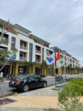 Cần bán căn Meyhomes cạnh căn góc. Đối diện cluphouse, Gần trục đại lộ trung tâm An Thới. Giá tốt.