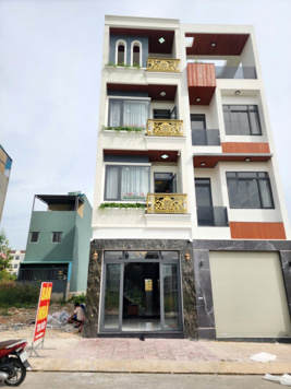 Bán nhà hoàn công 1 trệt 3 lầu đối diện TTTM 3900m2 gần làng Đại Học P. Bình An, Tp. Dĩ An