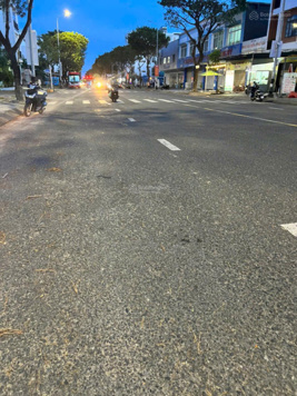 Làm việc với chính chủ. Bán nhanh 2 lô đất liền kề mặt đường 15m, DT 240m2 gần sát biển N.Tất Thành