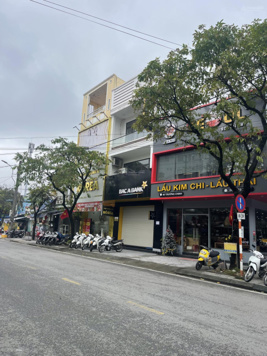 Bán nhà 2 tầng mặt tiền kinh doanh đường Trường Chinh trung tâm Thành Phố Huế giá chỉ 13. X tỷ