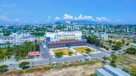 Gần Đại Học FPT - 171.5m. Ngang 7m. View công viên đường QH 17.5m. Giá 2.350 tỷ. Sổ