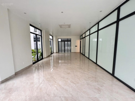 Cho thuê mặt bằng căn xẻ khe cực thoáng tại Vinhomes Marina