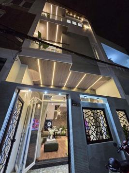 Chú gom vốn mở xưởng bán nhà Cô Giang, P2, Q. Phú Nhuận. DT 86m2 cho thuê 32tr/th. Sổ riêng