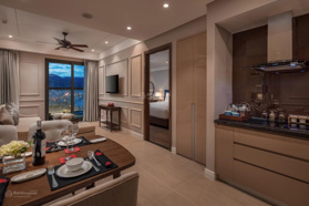 Cần bán gấp căn hộ 1PN tầng cao, ngay biển Mỹ Khê, full nội thất, sở hữu lâu dài, cho thuê 18tr/th