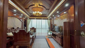 Bán nhà mặt phố Nguyễn Khuyến, Văn Quán, đường 24m vị trí kinh doanh bất chấp, 110m2, giá 31.8 tỷ