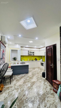 Chủ cắt lỗ giảm cực sâu nhà 6 tầng thang máy TT quận đống đa, ngõ thông, vị trí đẹp, nhà KC