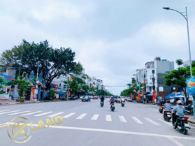 Hợp lý nhất - Cực hiếm  bán lô đất mặt đường Hồ Sen - Lô góc 3 thoáng, vị trí đẹp - Mặt tiền 15m