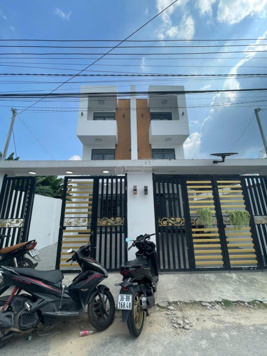 Cho thuê nhà 1 trệt 2 lầu phường Phú Mỹ 4PN - 4WC sân xe hơi 7 chỗ