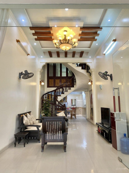 Cho thuê nhà khu phân lô Văn Cao 6 phòng ngủ khép kín, DT: 83m2 x 5 tầng