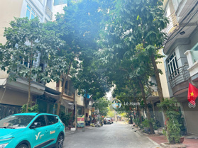 Bán liền kề Văn Phú, Hà Đông, kinh doanh, văn phòng 90m2, 5 tầng thang máy, MT 5m, chỉ 15.9 tỷ