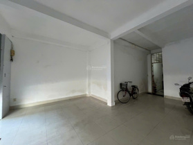 Chính chủ cho thuê mặt tiền 50m2 rất đẹp, kinh doanh cực tốt tại đường Cao Thắng, Quận 3