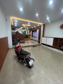 Nhà MT đường Văn Tiến Dũng VCN Phước Hải Nha Trang 6PN có nội thất giá 25tr