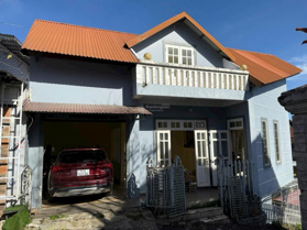Nhà ngay đường Hùng Vương (QL 20), TP Đà Lạt. Nhà 3 mặt tiền, hẻm ô tô thông 2 đầu