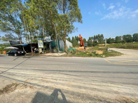 CC tôi cần bán gấp 282m2, lô góc, cổng ra KCN Phú Hộ, giá nào cũng bán, LH 0866 881 551