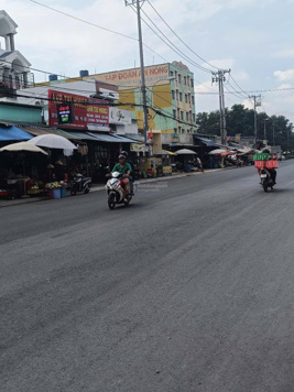 Diện tích ~400m2 1 trệt 1 lầu. Khu đông dân cư