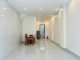 Cho thuê tầng 1 của shophouse VSIP, Từ Sơn, Bắc Ninh gồm 1 ngủ, 1 WC, 1 Khách, 1 Bếp. 5tr/tháng.