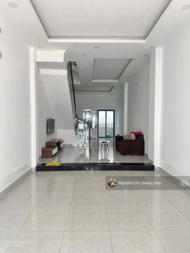 Nhà phố đẹp hiện đại mặt tiền đường 8m KDC Sài Gòn Mới Đào Tông Nguyên Nhà Bè 4x15,5m giá 6,68 tỷ