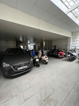 Hãy đọc tôi - tôi vừa được giảm giá. Giảm từ 32 tỷ còn 24 tỷ, dòng thu 80tr/tháng. 7.5x20, hầm 4T