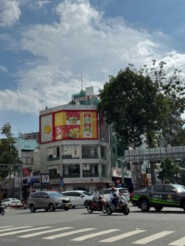 Mặt tiền cực hiếm - Ngay chợ Bến Thành. Ngang 10m - Xây dựng 4 tầng - HĐ thuê 70tr/tháng - 27 tỷ