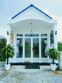 Cho thuê nhà trệt Phú An, 2 phòng ngủ, 2 toielts, lộ 15m, Tây Nam, mới, sân oto