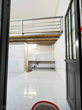 Cho thuê phòng ban công mặt tiền đường Tạ Hiện giá chỉ 3tr5