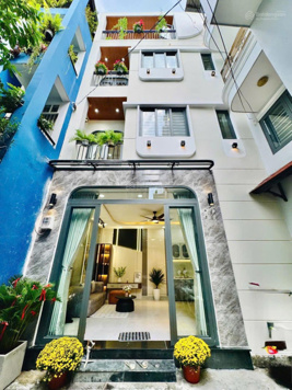 Ngang hiếm gần 8m, sát MT Hồ Văn Huê, hẻm 1 trục, 3 lầu đúc BTCT, DT: 7m*5m: 30 m2, DTSD 130m2