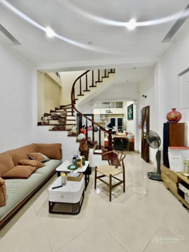 Bán nhà Cầu Giấy, Khúc Thừa Dụ, 34m2, 5 tầng, cô Lệ cần bán gấp trước tết