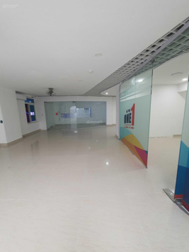 Cho thuê nhà mặt đường Hồ Sen đoạn không có giải phân cách, diện tích 182m2, mặt tiền 8,5m