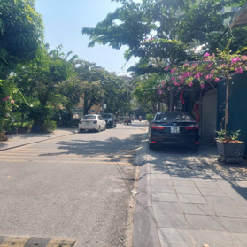 Bán phường Thạch Bàn DT 100m2 lô góc 2 mặt tiền, ô tô đỗ cửa ngày đêm trước cửa nhà