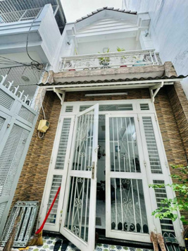 NGAY CMT8 2 TẦNG HXH 53M2 GẦN CV LÊ THỊ RIÊNG GIÁ 6.3 TỶ