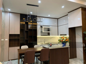 Chủ cần bán! Bán nhà Lò Đúc, 43m2, 4 tầng mới đẹp, mặt tiền 8m, nhỉnh 8.2 tỷ, ngõ thoáng