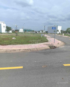 Bán gấp lô đất đẹp 81m2 ngay Vsip 3 cách chợ Quang Vinh 3 1km. Sổ riêng