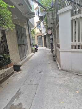 Nhà Bạch Mai nhỉnh 4 tỷ, 5 tầng ở luôn. Cách ô tô vài bước chân, nội thất xịn xò, xem là chốt