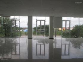 Cho thuê siêu phẩm lô góc mặt đường Văn Cao vị trí cực đẹp, mặt tiền 9m, dt 180m2 thông sàn